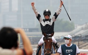Zac Purton returns after winning the QE II Cup on Exultant at Sha Tin. Photos: Kenneth Chan