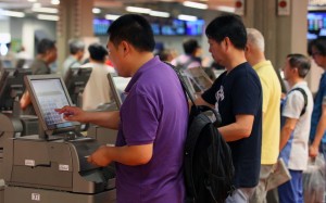 Punters place bets at Sha Tin. Photos: Kenneth Chan