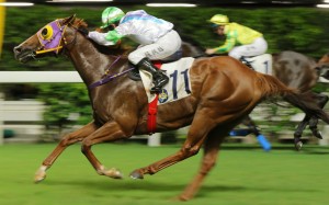 Top Military swoops home to win at 283-1 on Wednesday night. Photos: Kenneth Chan