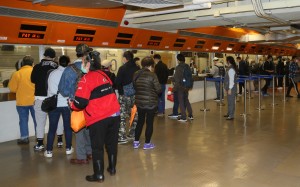 Customers line up to place bets at Sha Tin. Photos: Kenneth Chan