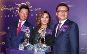 Exultant’s owners Eddie Wong Ming-chak (right) and Wong Leung Sau-hing (centre) with son Kirk Wong King-wai (left) at the 2018-19 Champions Awards. Photos: Kenneth Chan