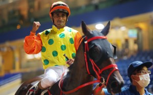 Karis Teetan pumps his fist after winning aboard Supreme Plus at Happy Valley on Wednesday night. Photos: Kenneth Chan