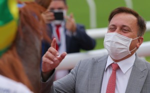 Caspar Fownes celebrates Sky Field’s victory at Sha Tin. Photos: Kenneth Chan