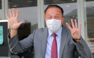 Caspar Fownes celebrates his 900th winner. Photos: Kenneth Chan