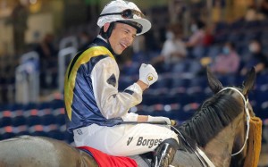 Vagner Borges pumps his fist after saluting aboard Sunshine Warrior. Photos: Kenneth Chan