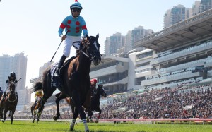 Joao Moreira wins the 2019 Hong Kong Vase aboard Glory Vase. Photos: Kenneth Chan