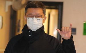 Trainer Peter Ho celebrates his 600th winner at Happy Valley on Wednesday night. Photos: Kenneth Chan