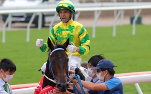 Joao Moreira celebrates his victory aboard Sky Darci. Photos: Kenneth Chan