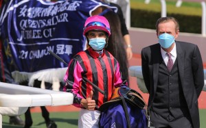 Joao Moreira and John Size celebrate Waikuku’s win in the Group One Silver Jubilee Cup. Photos: Kenneth Chan