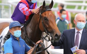 Race 2, Summit Cheers, ridden by Matthew Poon, won the class 4 over 1000m at Sha Tin. David Hall leading the horse. 28FEB21 SCMP / Kenneth Chan.