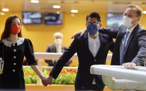 Caspar Fownes gives Aaron Kwok a hug after Dancer Fighter’s win at Happy Valley on Wednesday night. Photos: Kenneth Chan