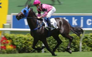 Chad Schofield salutes aboard Gluck Racer. Photos: Kenneth Chan