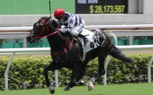 Packing Victory coasts home under Zac Purton at Sha Tin on Sunday. Photos: Kenneth Chan