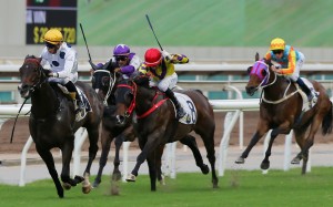 Golden Sixty wins the 2020 Celebration Cup. Photos: Kenneth Chan