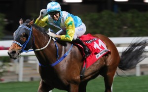 Joao Moreira salutes as Here Comes Ted wins at Happy Valley. Photos: Kenneth Chan