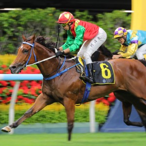 Jumbo Blessing storms home to score under Vincent Ho at the Valley. Photos: Kenneth Chan