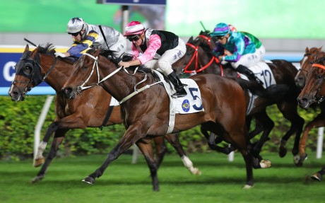 Beauty Bolt (5) wins at Sha Tin in November. Photos: Kenneth Chan