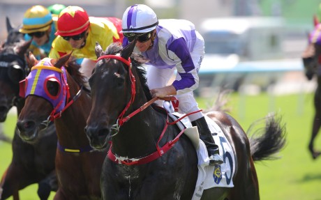 Robot Lucky Star, ridden by Zac Purton, wins at Sha Tin. Photos: Kenneth Chan