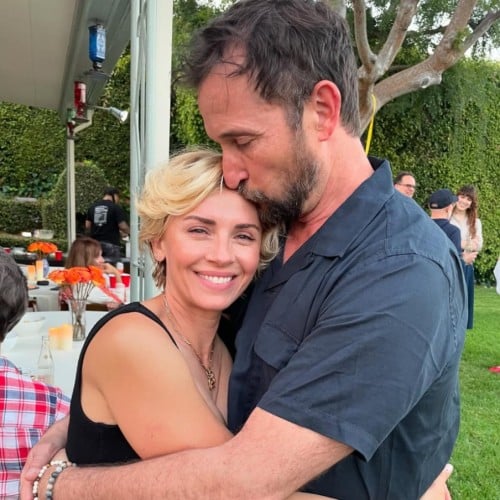 Who is The Pitt star Noah Wyle's actress wife, Sara Wyle? The ER alum met his partner, who's appeared in Californication and Nip/Tuck, during a production at the Blank Theatre Company |