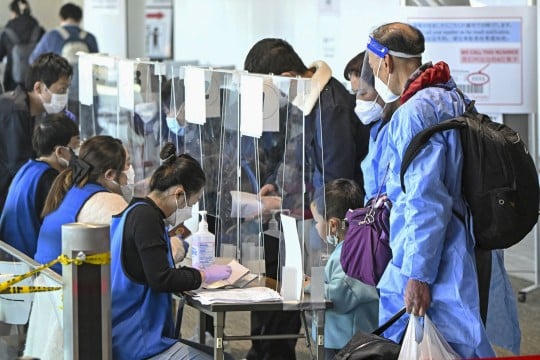 China shelves port visas and visa-free transit for Japanese and South Koreans
