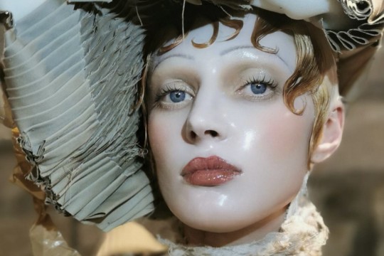 Viral Pat McGrath make-up for Martin Margiela haute couture show