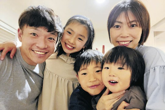 Japan man loses wife, 3 kids in quake, honours memory by running marathon with their photo | South China Morning Post