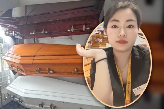 A Chinese woman has quit teaching to sell coffins to Europe, generating more than US$6 million in sales annually. Photo: SCMP composite/QQ.com