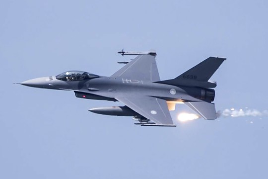 China to sanction three US firms over Taiwan arms deal