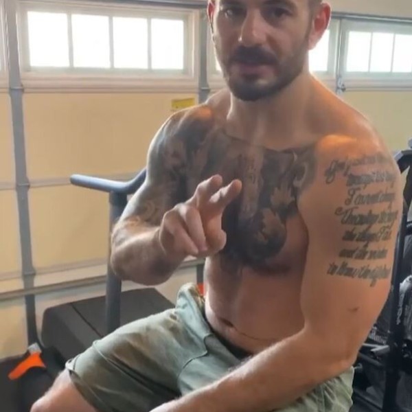 Crossfit Cat Gives Out High Fives To Gym Goers In China As Purr