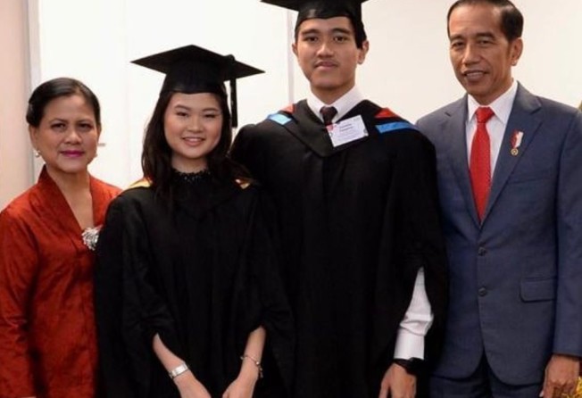 Felicia and Kaesang pose with his parents, Jokowi and Iriana, in a photo posted on Felicia’s mother’s Instagram account.