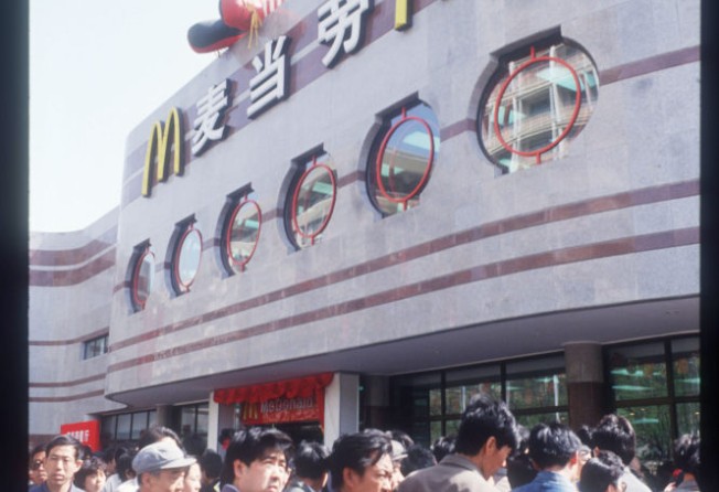Customers wait in line to enter China’s first McDonald’s restaurant in Beijing on April 23, 1992. Photo: Getty Images
