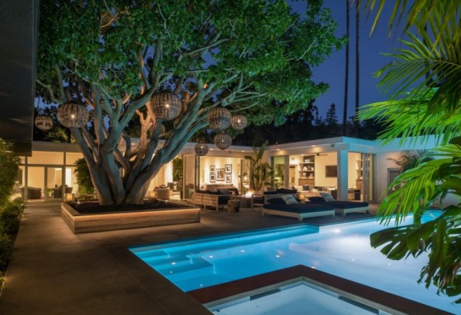 Cindy Crawford and Rande Gerber sold their 5,400 sq ft home located in Beverly Hills. Photo: @erealy/Twitter