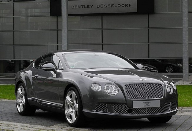 The Bentley Continental GT Speed. Photo: @whyloveKpop/Twitter
