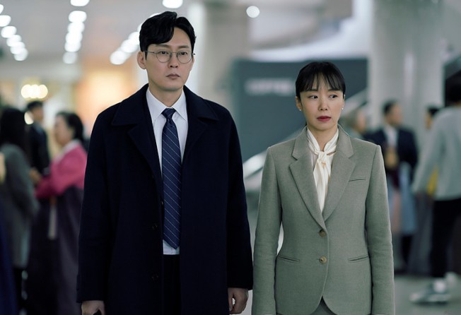 Park Byung-eun (left) and Jeon Do-yeon in a still from Lost.