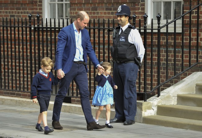 Britain’s Prince William, Duke of Cambridge, arrives with Prince George and Princess Charlotte to visit Britain’s Catherine, Duchess of Cambridge, after she gave birth to Prince Louis at St. Mary’s Hospital in London, Britain, in April 2018. Photo: Xinhua