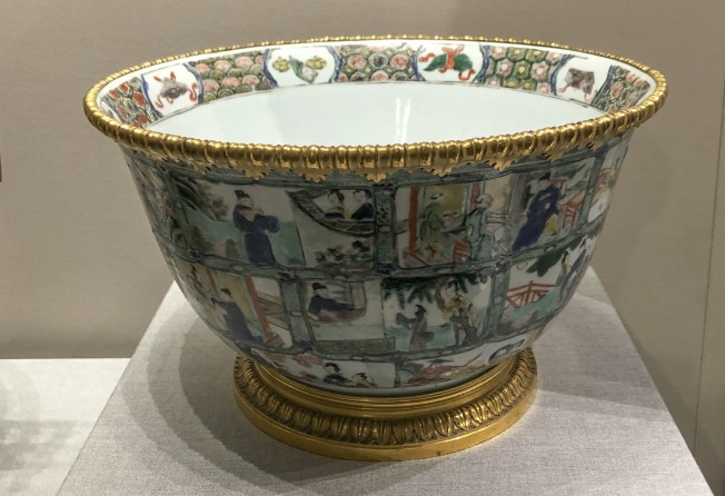 A punch bowl with figures from the Chinese dramatic work Romance of the Western Chamber in overglaze wucai enamel, dated to the reign of the Qing dynasty emperor Kangxi (1662-1722). Photo: Enid Tsui