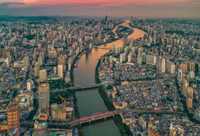 Several bridges cross the Pearl River as it snakes its way through central Guangzhou. Photo: Liang Wensheng