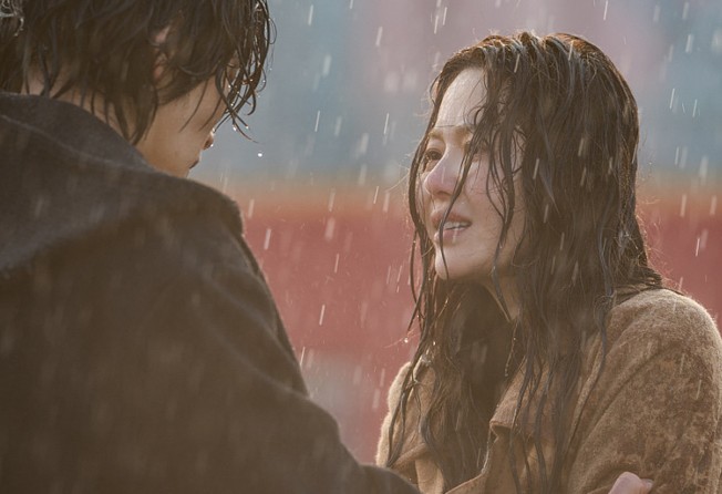 Kim Jae-young (left) and Go Hyun-jung in a still from Reflection of You.