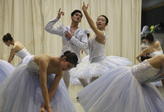 Dancers Garry Corpuz and Yang Ruiqi rehearsing for The Nutcracker. Photo: K.Y. Cheng