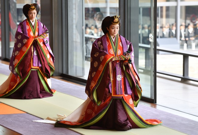 Aiko’s cousin Princess Mako (R) attends the enthronement ceremony where Emperor Naruhito officially proclaimed his ascension to the Chrysanthemum Throne in 2019 in Tokyo. Photo: Getty Images