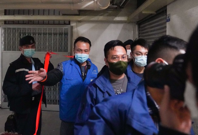 Police raid the Stand News office in Kwun Tong on Wednesday. Photo: Sam Tsang