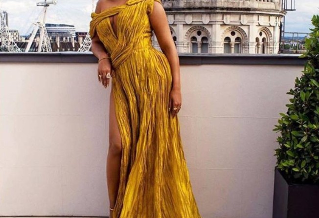 Beyoncé in a dress by Cong Tri.