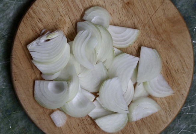 Slice the onions. Photo: Jonathan Wong