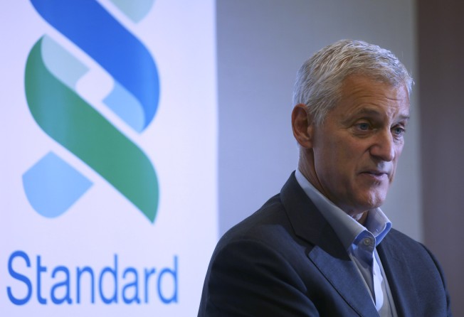 Standard Chartered CEO Bill Winters speaks to the media in Hong Kong in 2020. Photo: Xiaomei Chen