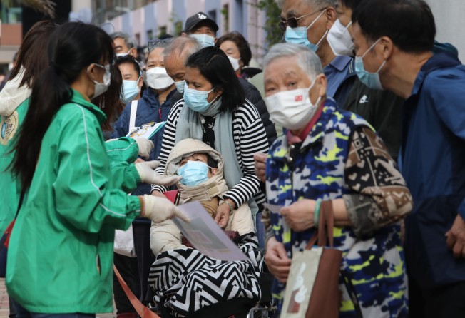 People queue up for vaccination in Fanling. Photo: Jelly Tse
