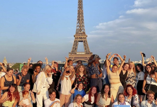 A K-pop flash mob in Paris. Photo: Instagram/@Kpopisforcoolkids