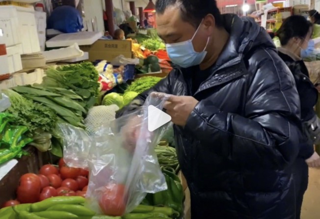 Li collects groceries and vegetables for other families via WeChat before going shopping in wet markets. Photo: Handout