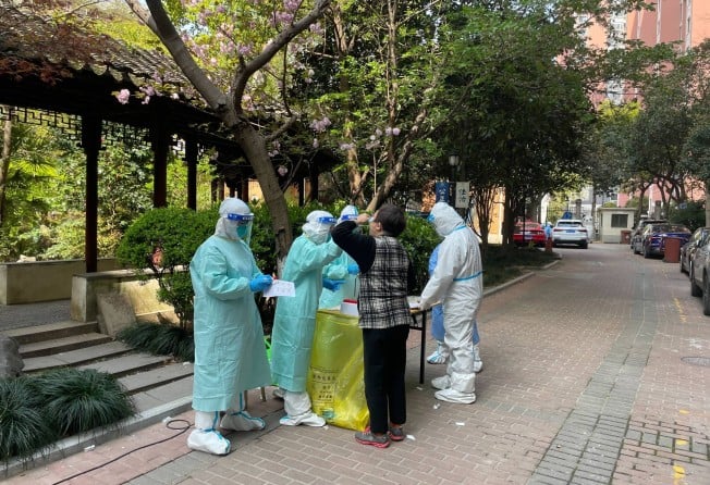 Residents line up for nucleic acid testing in a residential area in Shanghai, as the city reported more than 17,000 positive cases on Wednesday. Photo: SCMP/Tracy Qu