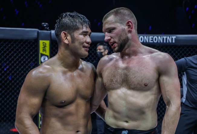 Aung La N Sang speaks with ONE middleweight champion Reinier De Ridder after their fight at ONE on TNT 4. Photo: ONE Championship