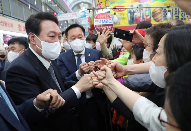 South Korean President-elect Yoon Suk-yeol, left. The decision on masks came just days ahead of his inauguration and despite his team’s opposition. Photo: Yonhap via EPA-EFE